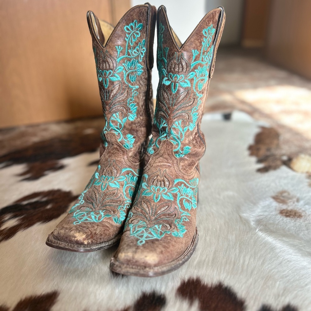 Brown Leather Heeled Cowboy Boots with Turquoise Embroidery